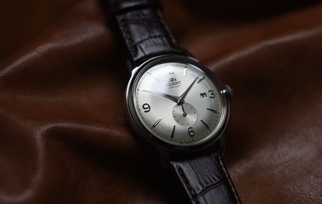Zegarek Orient Bambino Small Seconds automatyczny męski brązowy RA-AP0003S30B - miniatura 32