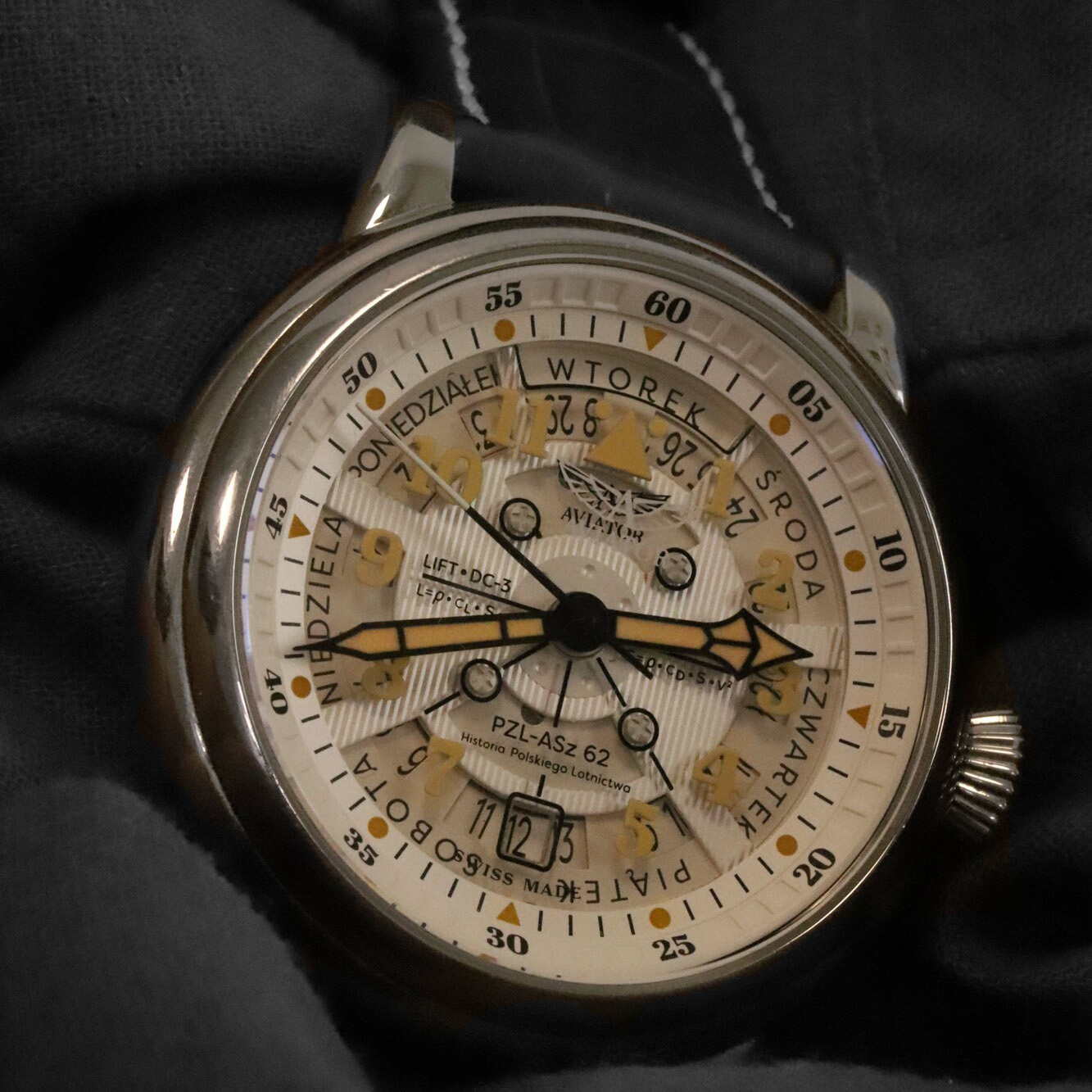 Aviator V33602934 PL Douglas Polish Edition Day-Date Meca 41 zegarek klasyczny Douglas - miniatura 4