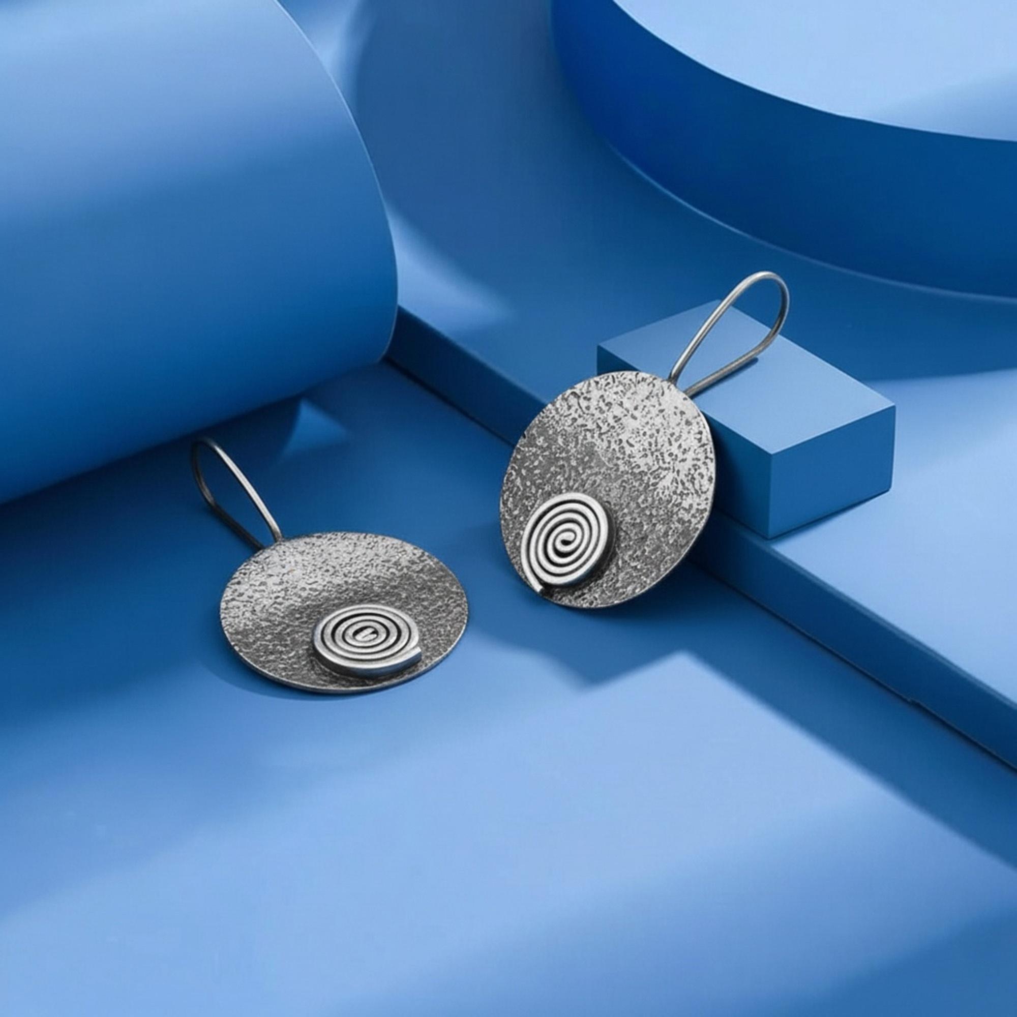 biżuteria Harf KBZ0062 Twarzowe kolczyki srebrne na zamykanym biglu - miniatura 5
