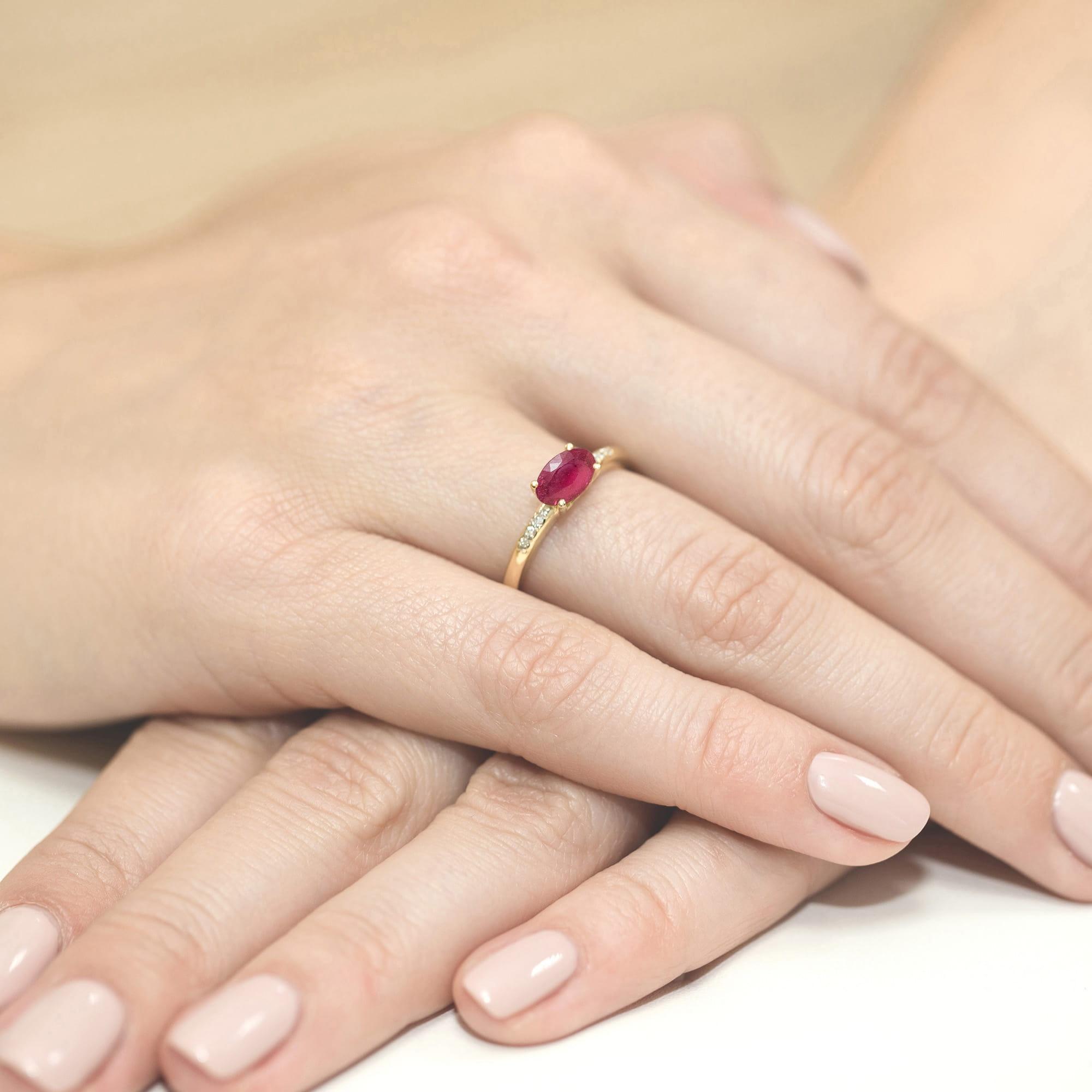 Złoty pierścionek zaręczynowy z owalnym rubinem i z brylantami Best Diamonds B0154-PI-AUZ-RUR-02-OW - hover