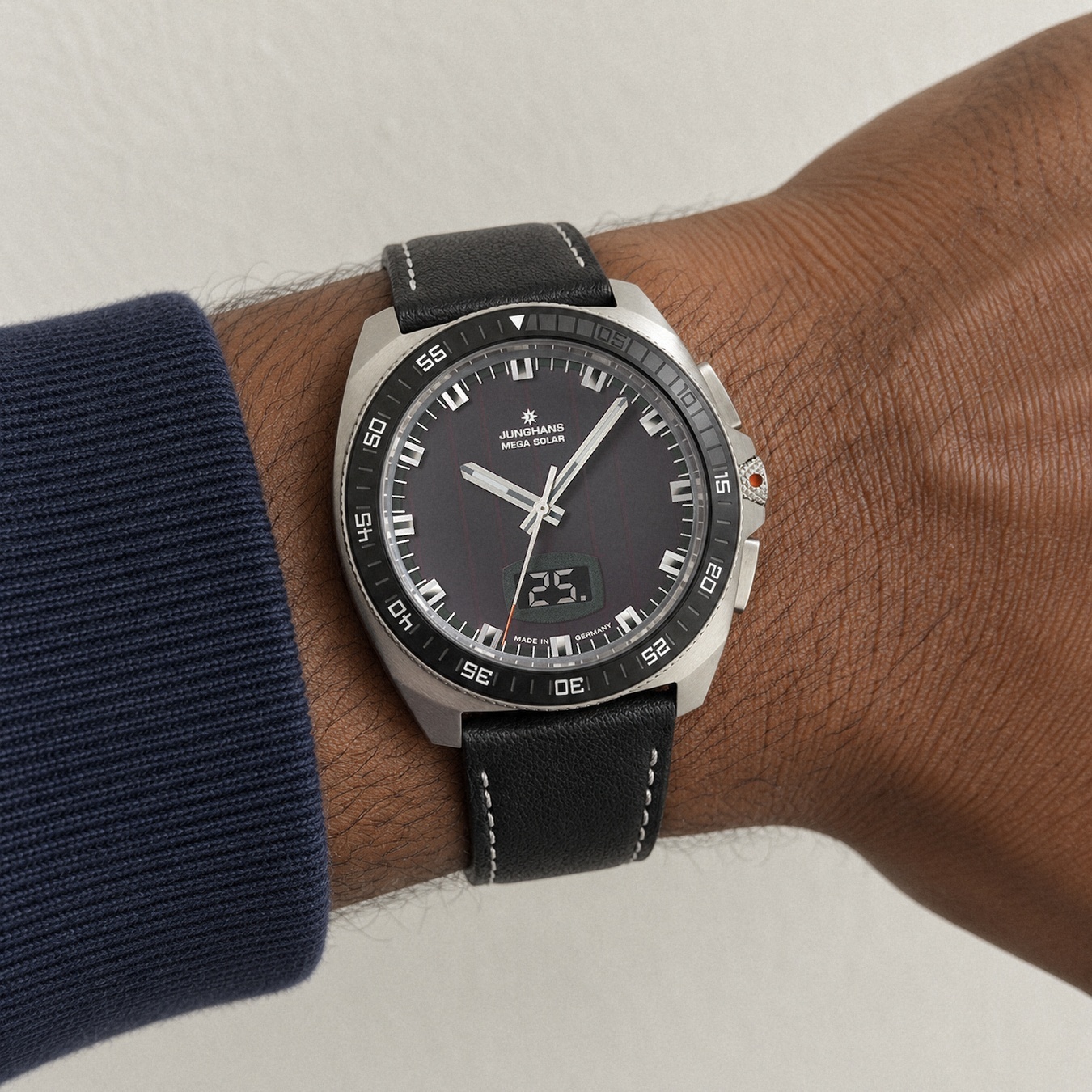 Junghans 56-421000 1972 Mega Solar zegarek klasyczny 1972 - miniatura 4