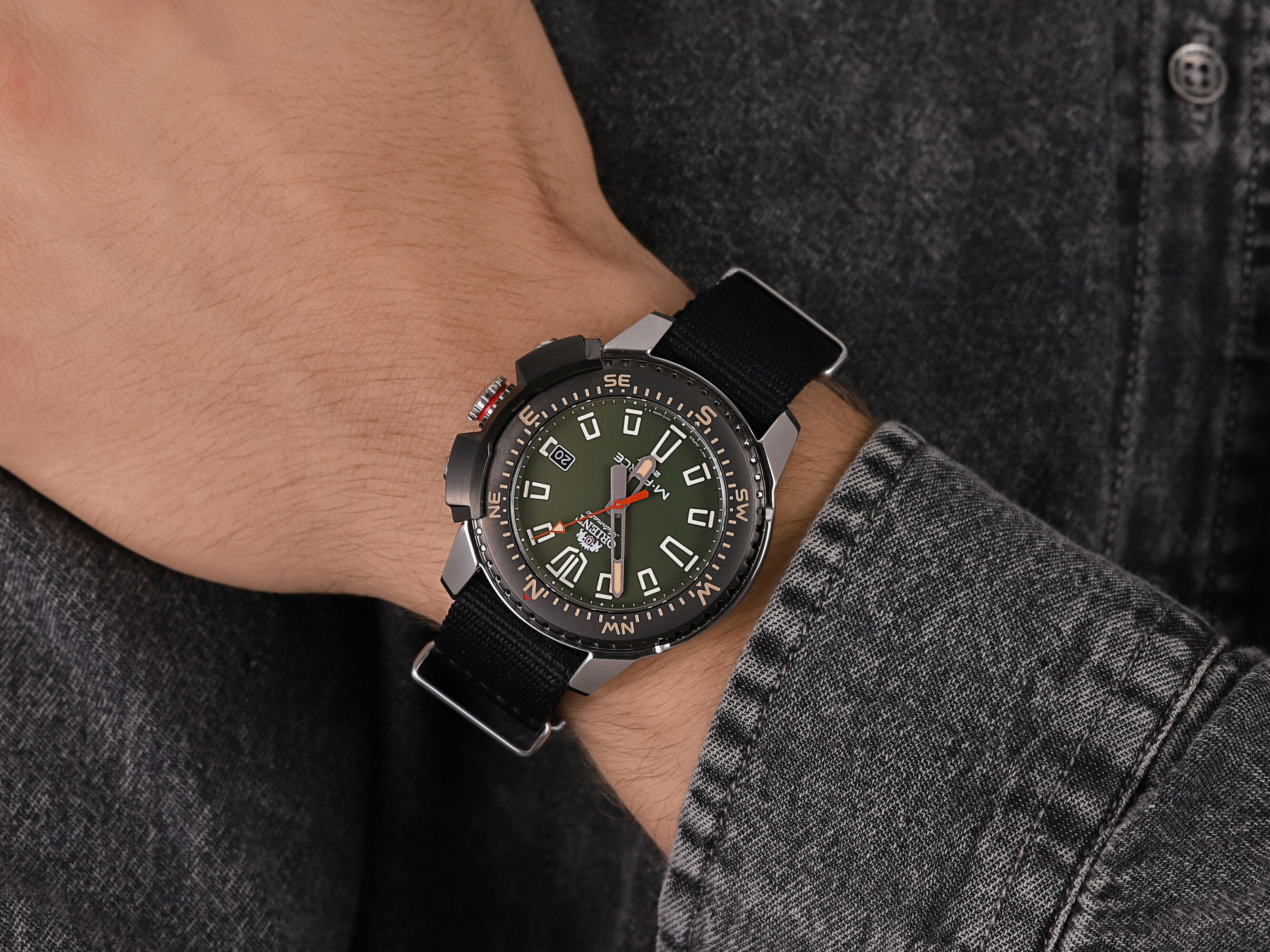 Orient RA-AC0N03E10B M-FORCE zegarek sportowy Sports - miniatura 2
