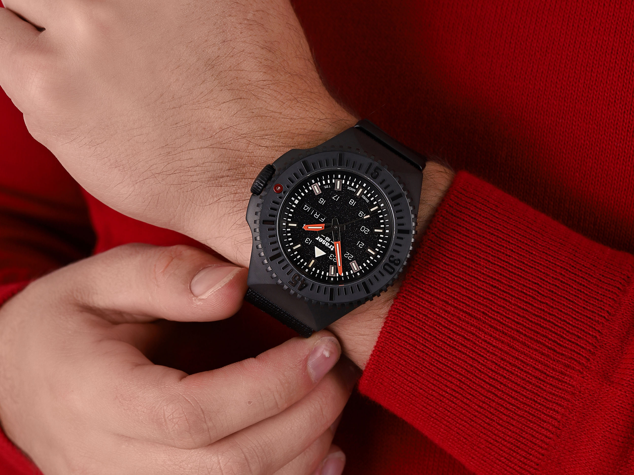 Traser TS-109854 zegarek SWISS MADE - szwajcarskie P69 Black Stealth - miniatura 2