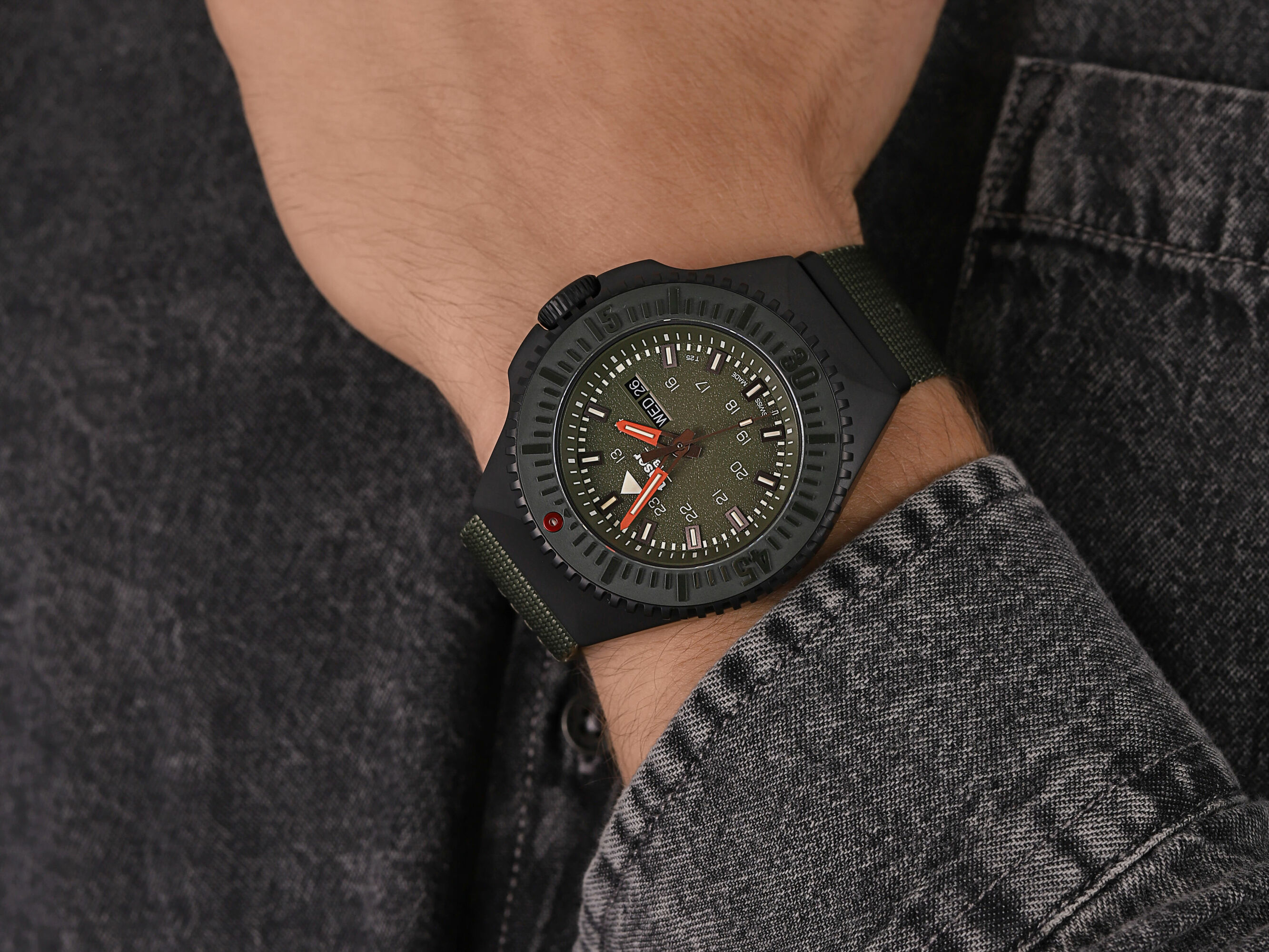 Traser TS-109858 zegarek SWISS MADE - szwajcarskie P69 Black Stealth - miniatura 2