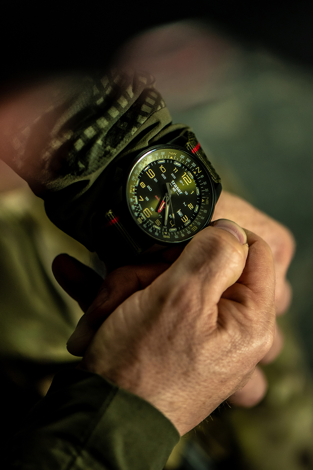 Traser TS-110456 P68 Pathfinder Automatic Green NATO Strap P68 Pathfinder sportowy zegarek szary - miniatura 9
