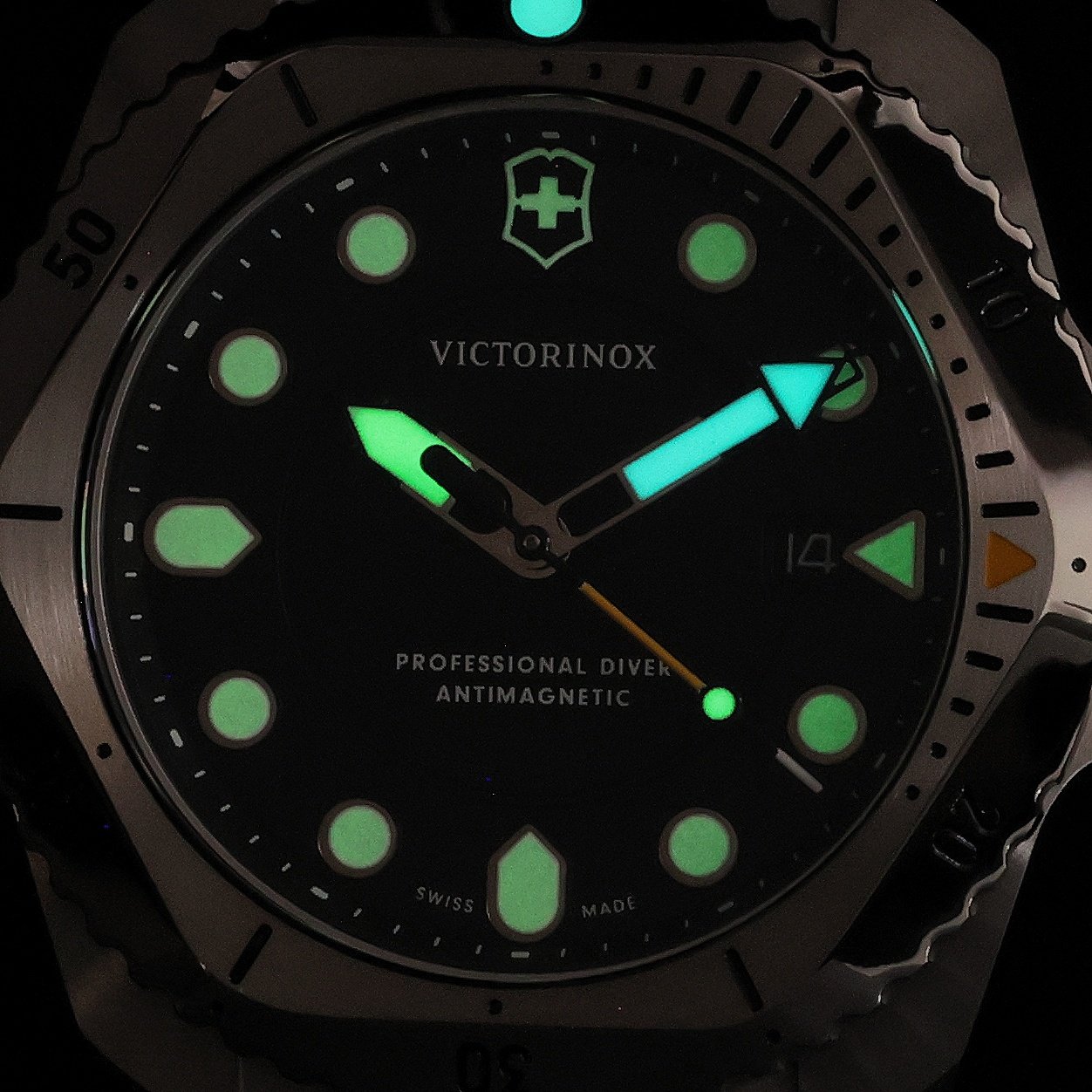 Victorinox 241990 zegarek męski Dive Pro srebrny