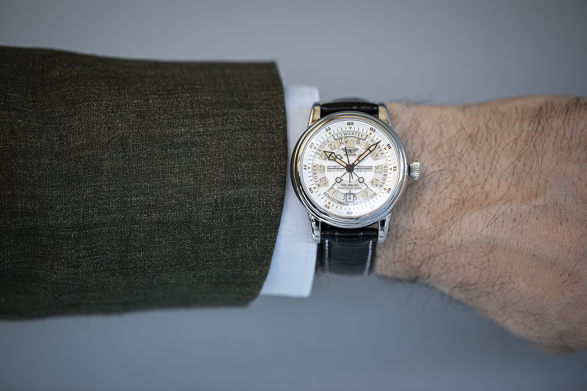 zegarek Aviator V33602934 PL Douglas Polish Edition Day-Date Meca 41 Douglas szafirowe - miniatura 11