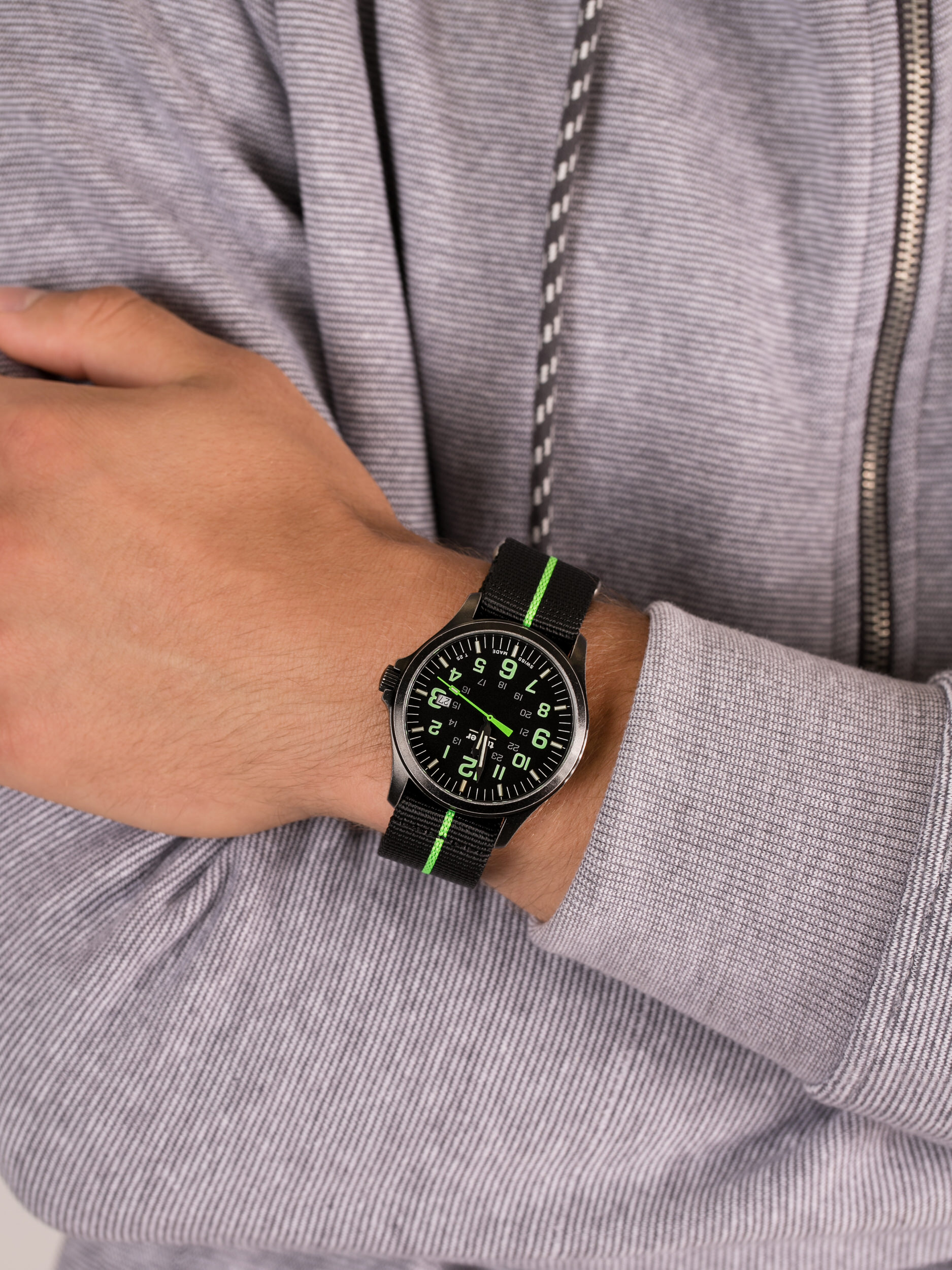 P67 Officer Pro GunMetal Black/Lime Traser TS-107426 - hover