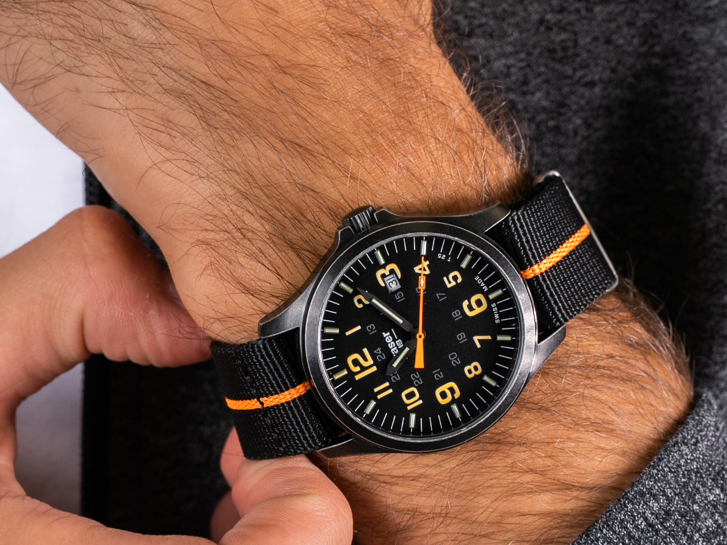 Traser TS-107425 P67 Officer Pro GunMetal Black/Orange zegarek klasyczny P67 Officer Pro - miniatura 2