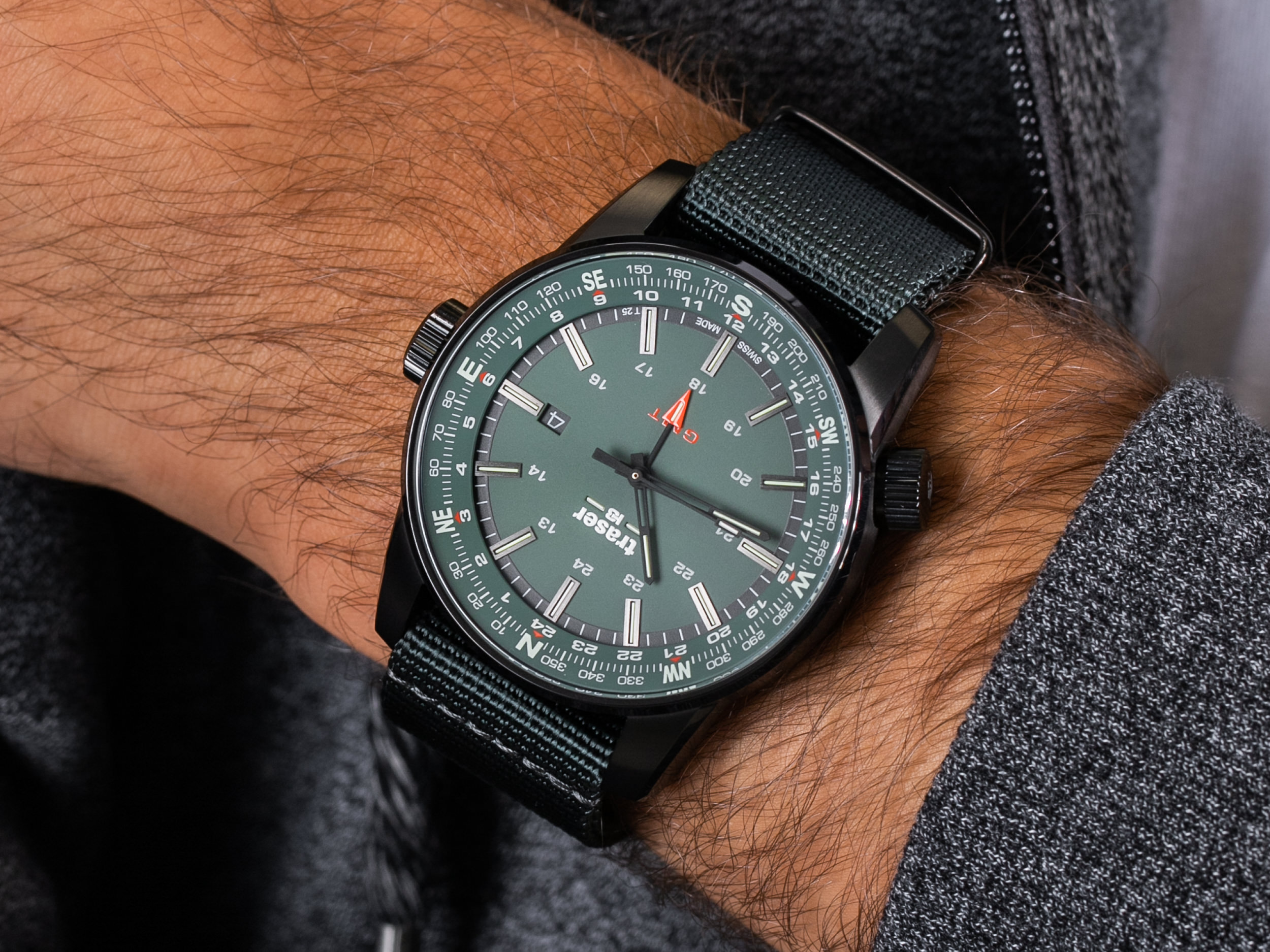 Traser TS-109035 P68 Pathfinder GMT Green zegarek sportowy P68 Pathfinder GMT - miniatura 3