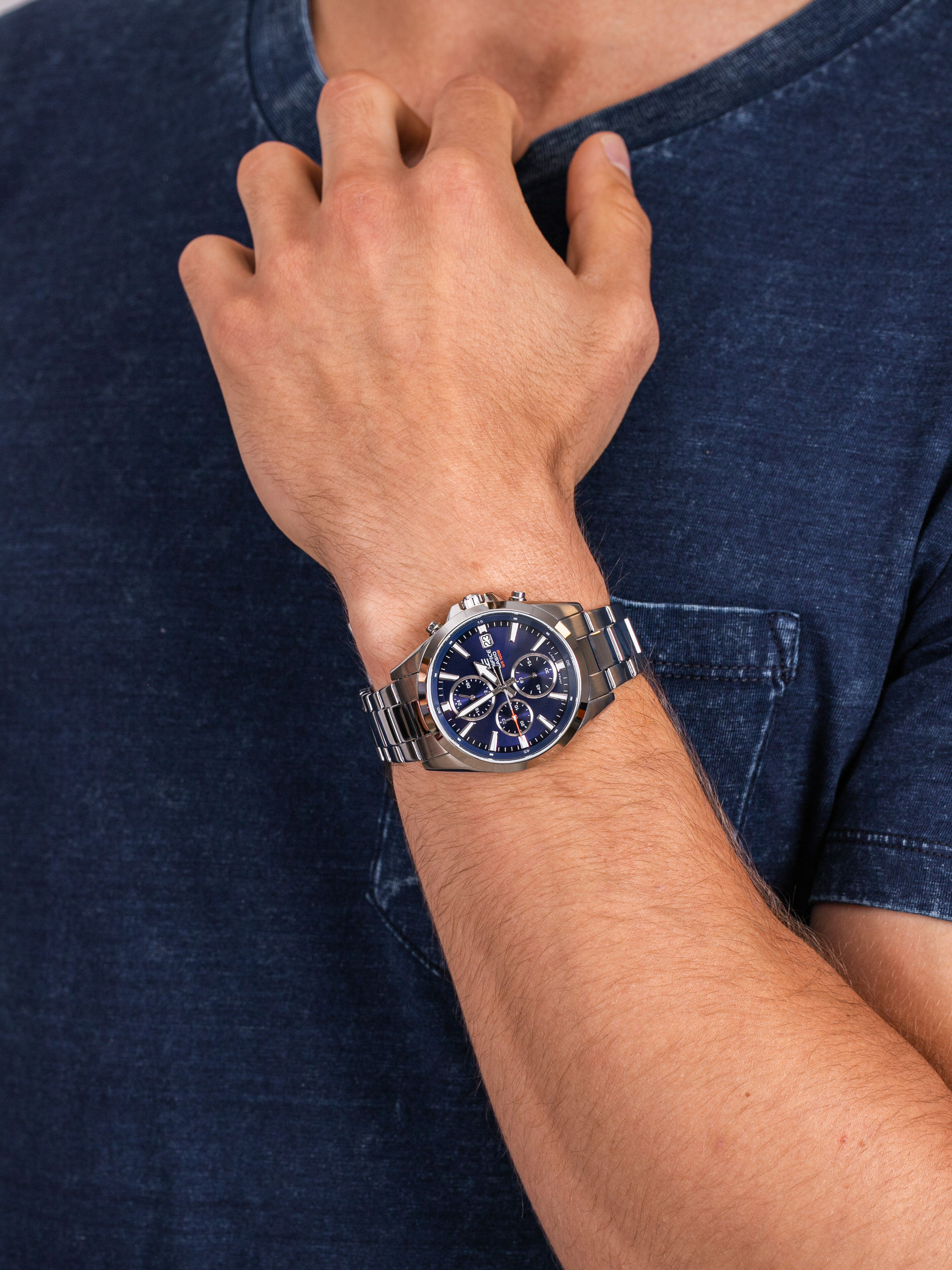 SIMPLE SPORTY CHRONOGRAPH Casio EDIFICE EFV-560D-2AVUEF - hover